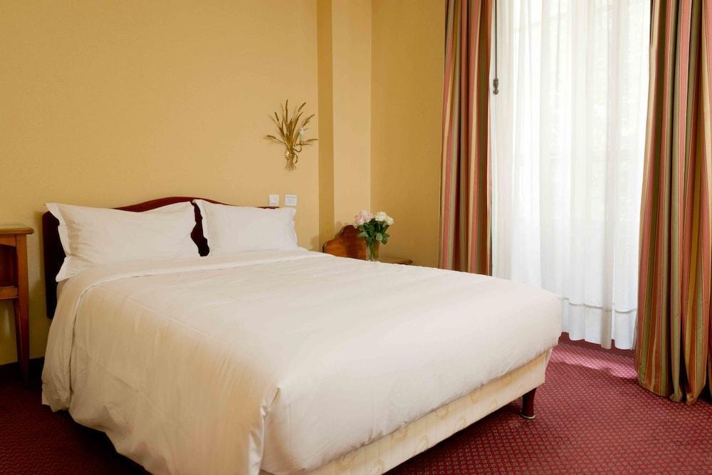 Courcelles Mederic Hotel ปารีส ภายนอก รูปภาพ