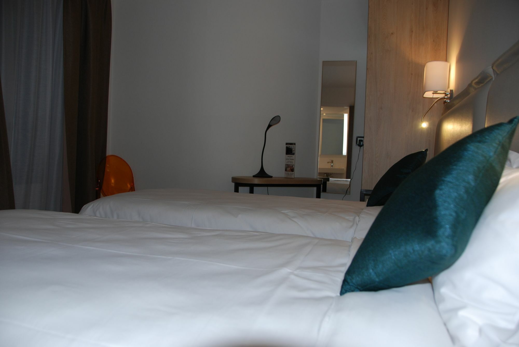 Courcelles Mederic Hotel ปารีส ภายนอก รูปภาพ